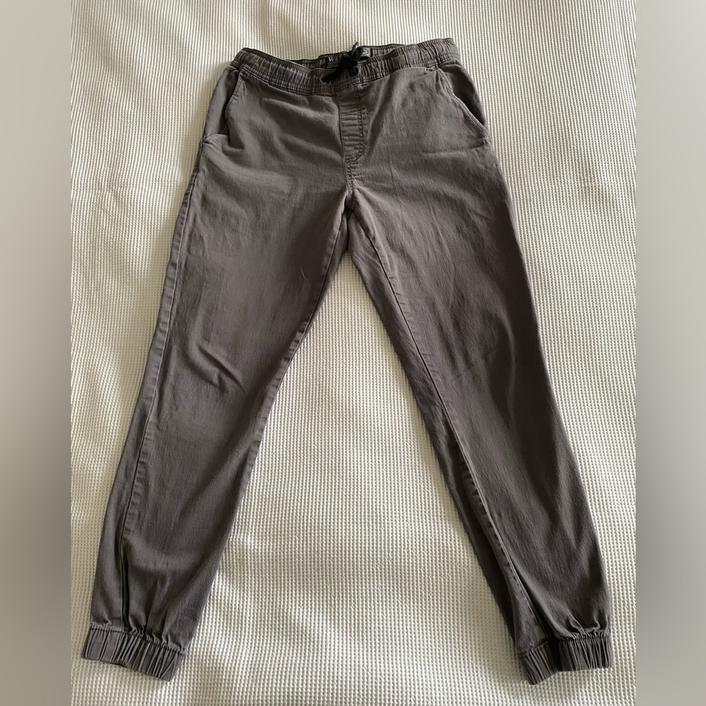 Men's West 49 Gray Jogger Pants. Size Medium.